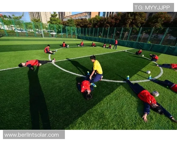 被称为陀螺的足球明星如何在绿茵场上旋转人生的精彩瞬间