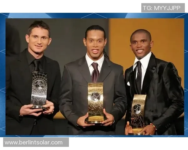 全球十大足球明星的传奇故事与辉煌成就盘点